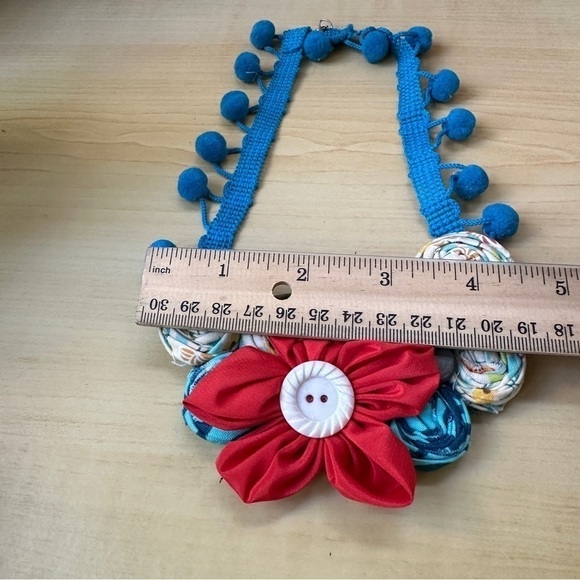 Sew Darn Cute - Fabric flower button necklace handmade turquoise and red - Picture 4 of 13